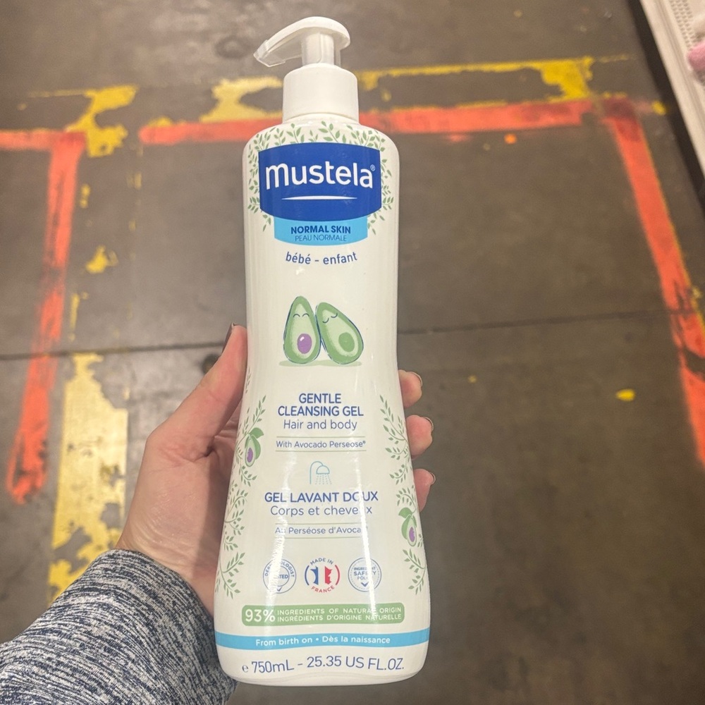 Mustela Gentle Cleansing Gel for Hair and Body - White